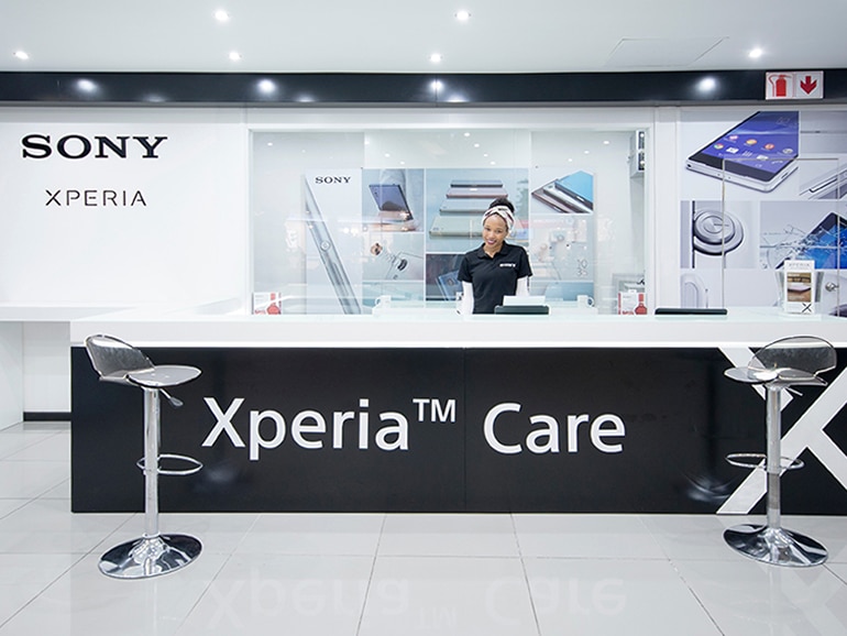 Sony Mobile Xperia Care counter with welcoming staff member